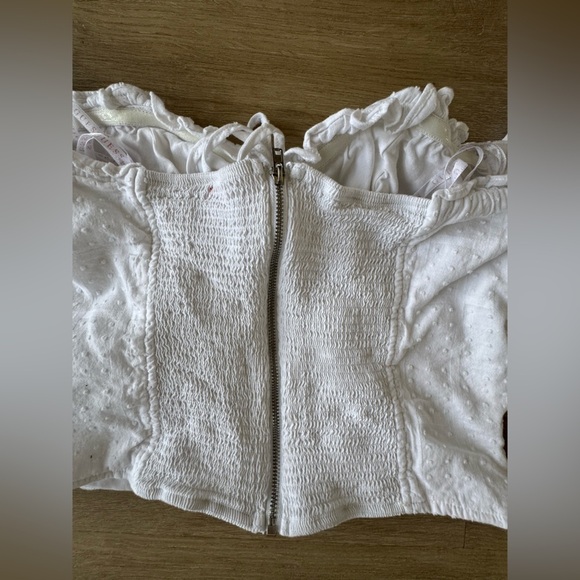 Guess Cotton Top Eyelet Peasant Blouse Crop Puff Sleeve SZ L - Picture 5 of 5